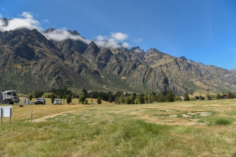 Photo of property in 5 Rabbiters Drive, Jacks Point, Queenstown, 9371