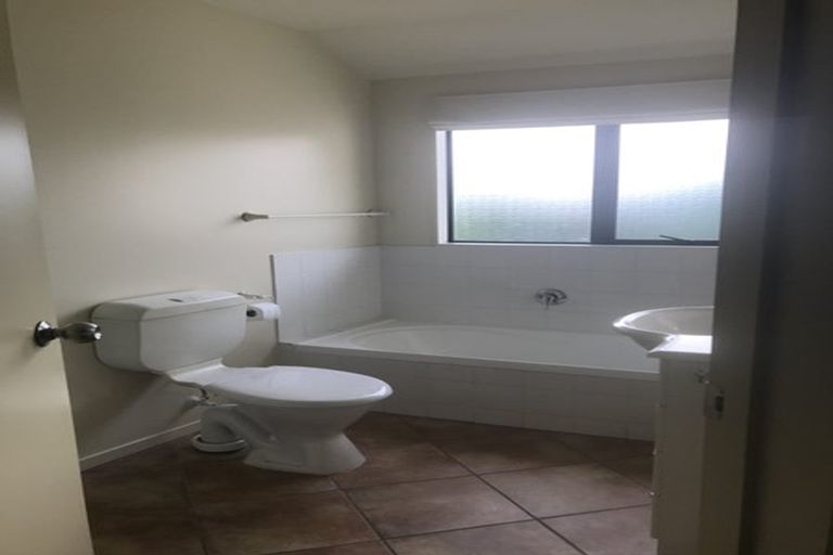 Photo of property in 1/15 Glastron Place, Bayview, Auckland, 0629