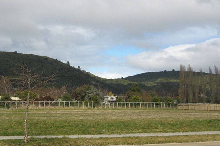 Photo of property in 133 Lisland Drive, Kinloch, Taupo, 3377