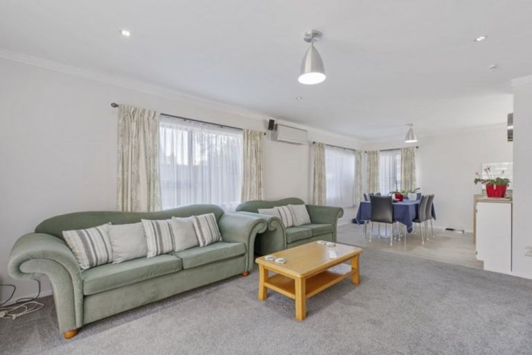Photo of property in 2/59 Youngs Road, Papakura, 2110