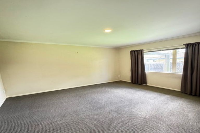 Photo of property in 6 Newbliss Crescent, East Tamaki Heights, Auckland, 2016