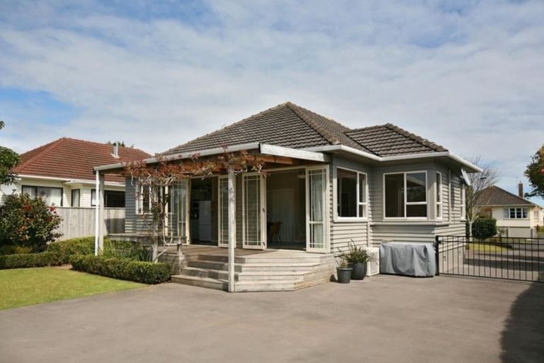 Photo of property in 49 Somerset Street, Brooklands, New Plymouth, 4310