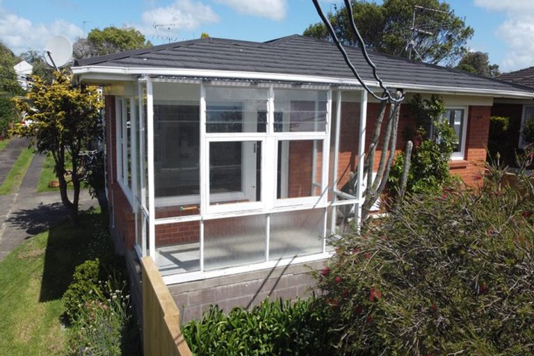 Photo of property in 1/16 Shakespeare Road, Milford, Auckland, 0620
