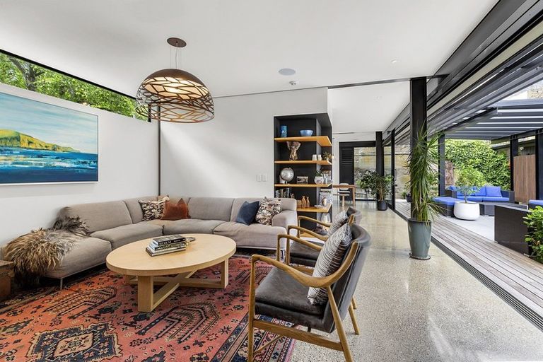 Photo of property in 4 Torless Terrace, Thorndon, Wellington, 6011