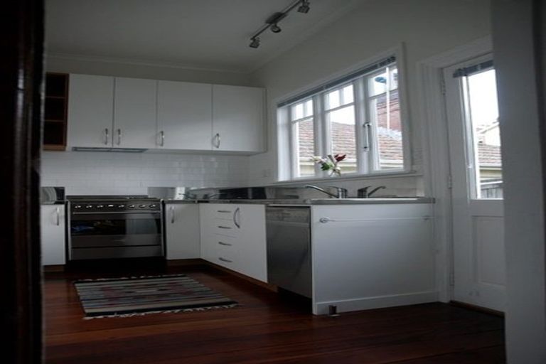 Photo of property in 2 Manley Terrace, Newtown, Wellington, 6021