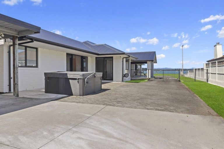 Photo of property in 32 The Esplanade, Omokoroa, 3114