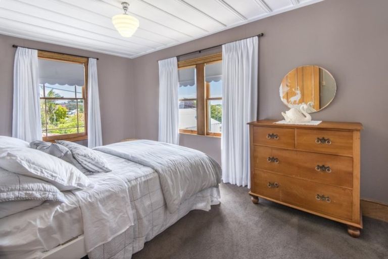 Photo of property in 1 Kerr Street, Devonport, Auckland, 0624