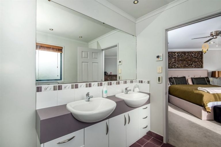 Photo of property in 166a Upper Harbour Drive, Greenhithe, Auckland, 0632