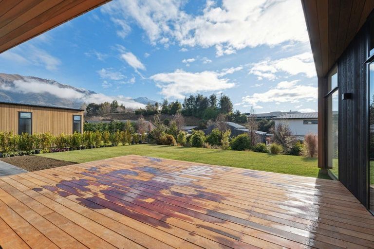 Photo of property in 44 Stackbrae Avenue, Wanaka, 9305