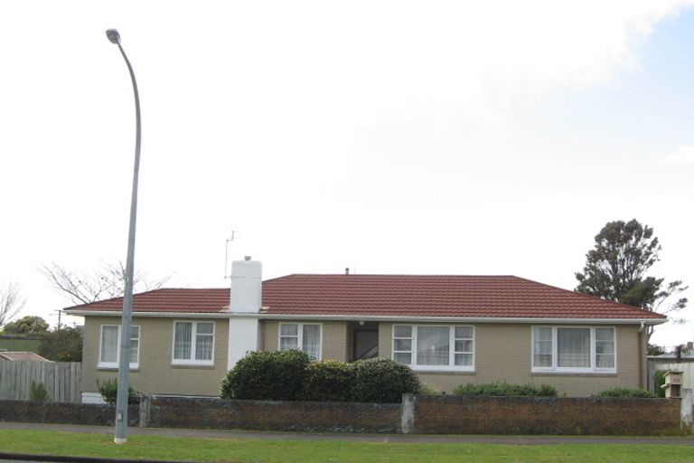 Photo of property in 112 Cracroft Street, Waitara, 4320