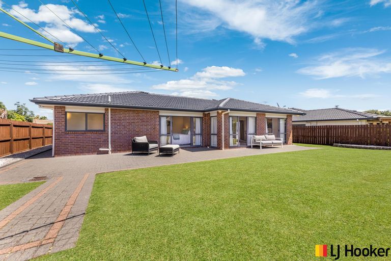 Photo of property in 11 Trossach Place, Wattle Downs, Auckland, 2103