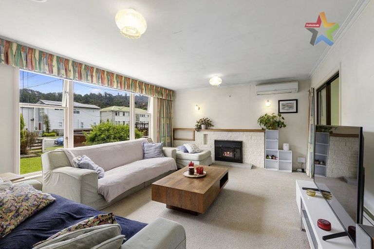 Photo of property in 337 George Street, Stokes Valley, Lower Hutt, 5019