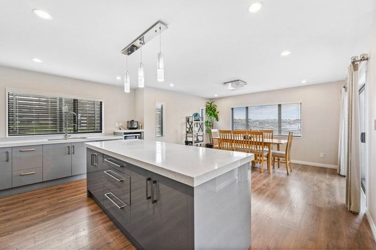 Photo of property in 11 Matisse Drive, West Harbour, Auckland, 0618