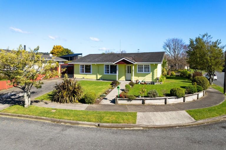 Photo of property in 2 Akron Grove, Totara Park, Upper Hutt, 5018