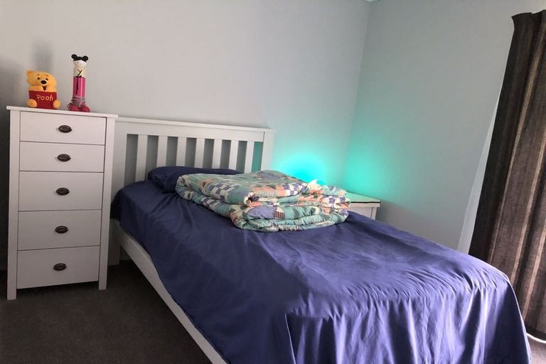 Photo of property in 10 Peterhouse Place, West Harbour, Auckland, 0618