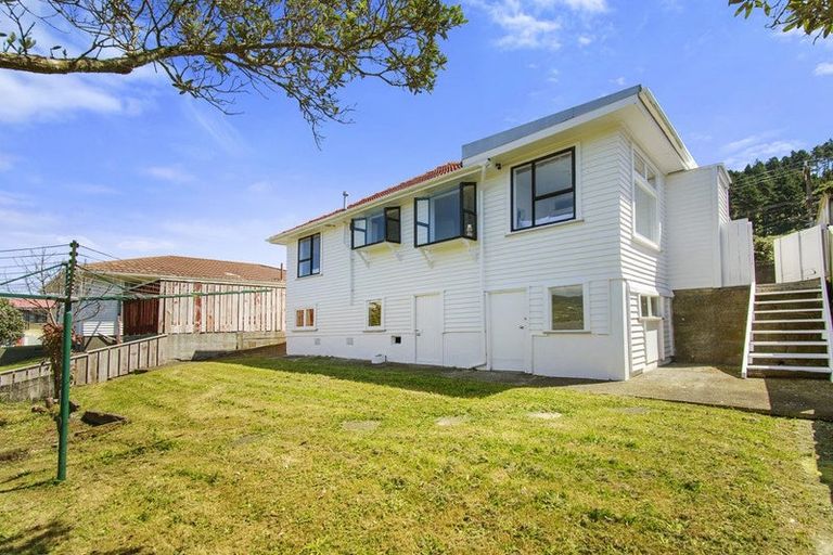 Photo of property in 22 Franklyn Road, Tawa, Wellington, 5028