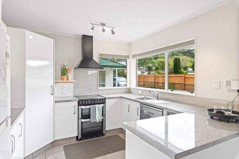 Photo of property in 42a Hookway Grove, Paraparaumu, 5032