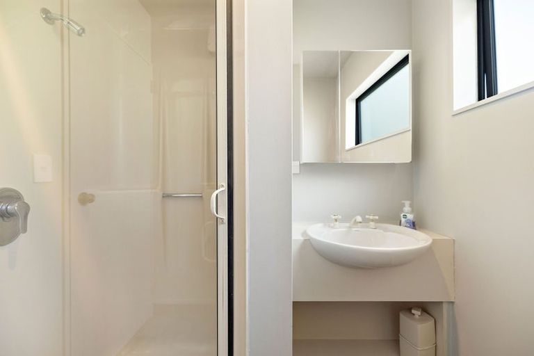 Photo of property in 18a Cameron Place, Fernhill, Queenstown, 9300