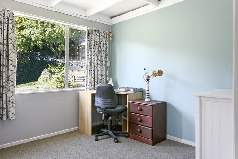 Photo of property in 6 Regents Grove, Richmond Heights, Taupo, 3330