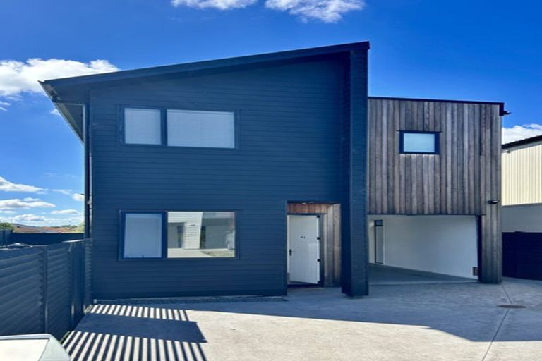 Photo of property in 4 Tapuwae Way, Mangere Bridge, Auckland, 2022