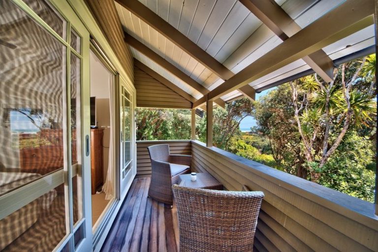 Photo of property in 100 Garden Road, Piha, New Lynn, 0772