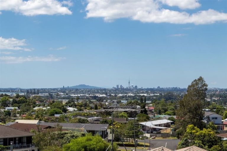 Photo of property in 4225b Great North Road, Glendene, Auckland, 0602