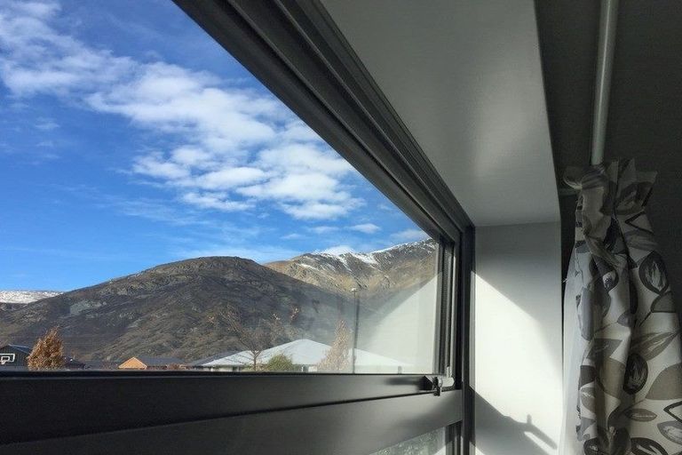 Photo of property in 5a Cone Peak Close, Lake Hayes, Queenstown, 9304