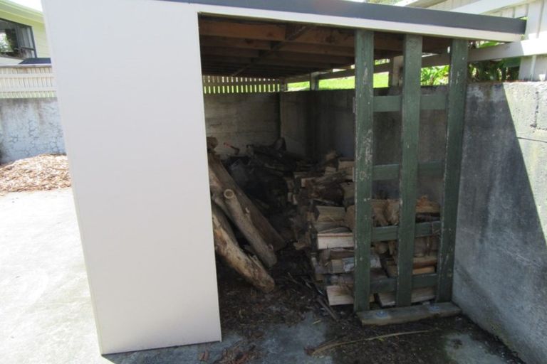 Photo of property in 9 Oaklands Grove, Clouston Park, Upper Hutt, 5018