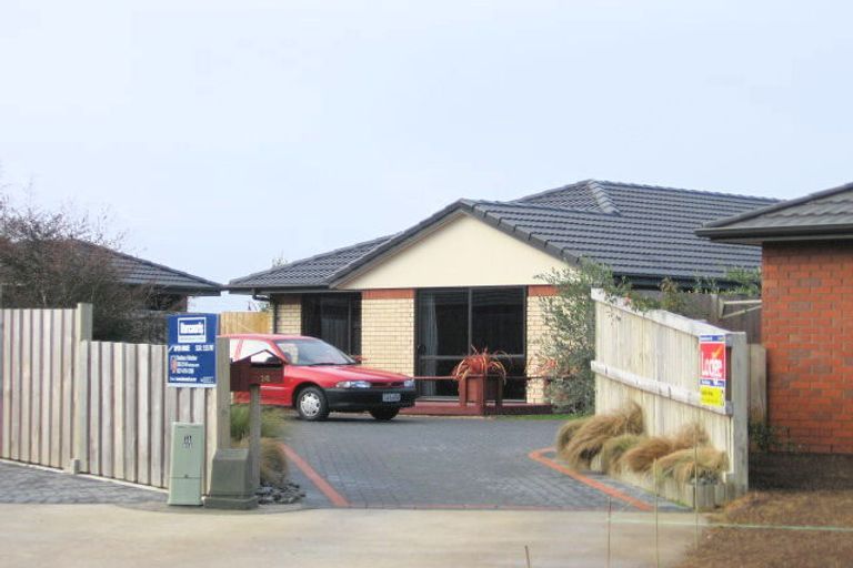 Photo of property in 14 Burgundy Court, Rototuna, Hamilton, 3210