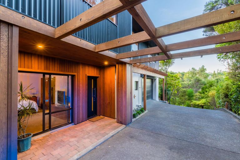 Photo of property in 112 Wood Bay Road, Titirangi, Auckland, 0604