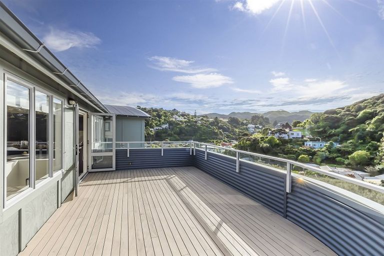Photo of property in 2 Reserve Road, Plimmerton, Porirua, 5026