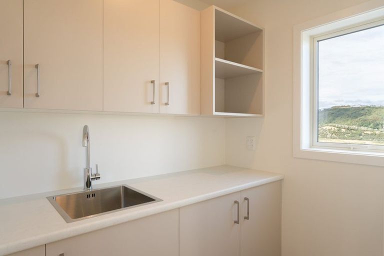 Photo of property in 7 Pine Hill Rise, Glenside, Wellington, 6037