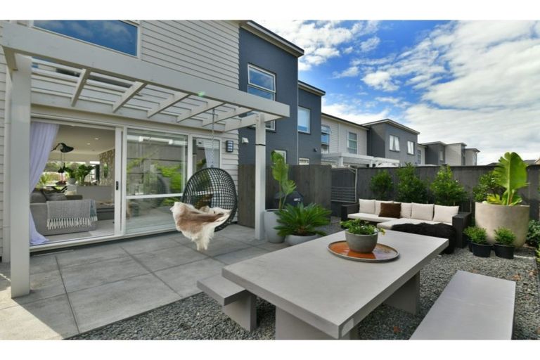 Photo of property in 2 Couldrey Crescent, Red Beach, 0932