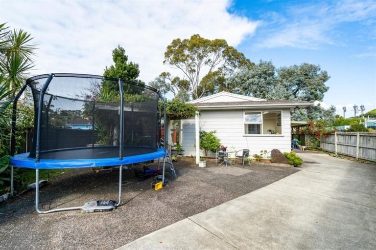Photo of property in 22 Kapiti Place, Sunnynook, Auckland, 0620
