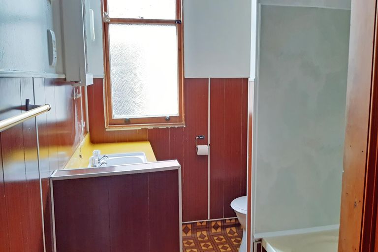 Photo of property in 42 Wharfe Street, South Hill, Oamaru, 9400