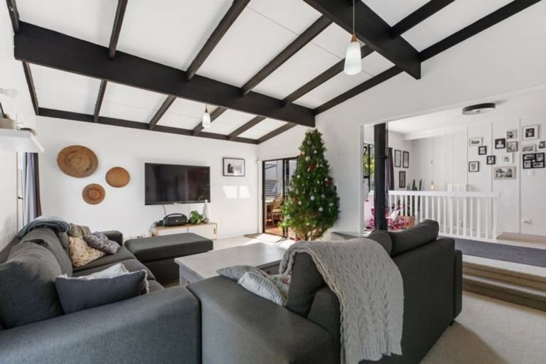 Photo of property in 54 Everglade Drive, Goodwood Heights, Auckland, 2105