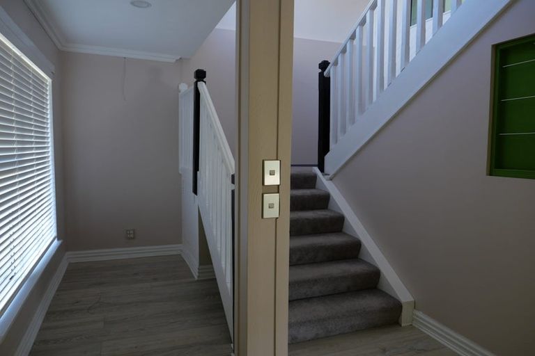 Photo of property in 10 Karu Crescent, Waikanae, 5036