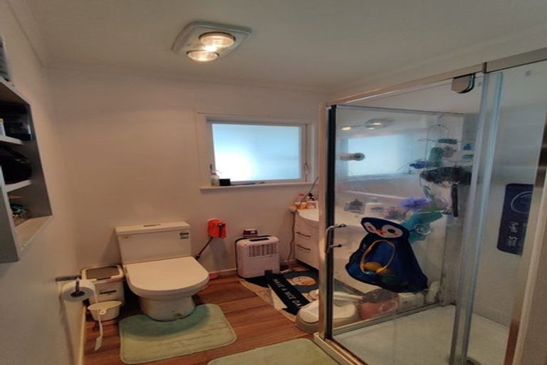 Photo of property in 2/1 Exmouth Road, Northcote, Auckland, 0627