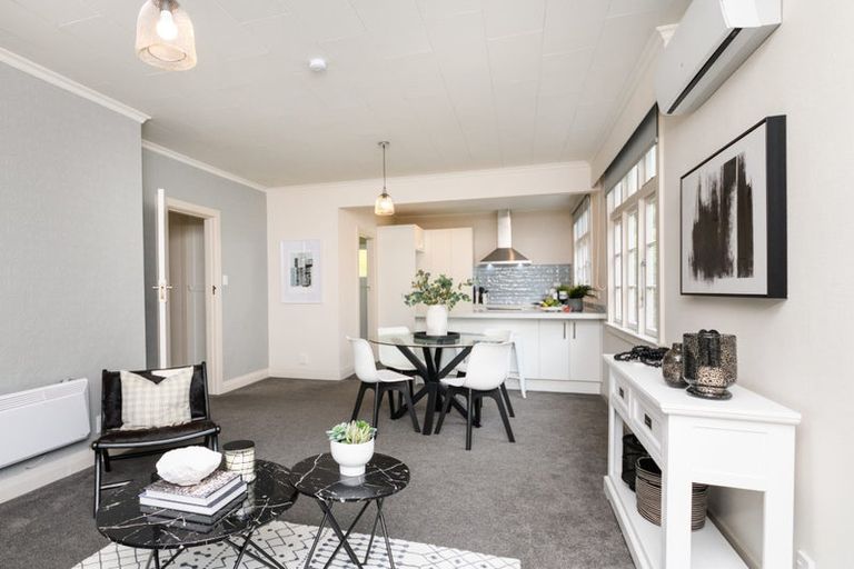 Photo of property in 32 Pahiatua Street, Hokowhitu, Palmerston North, 4410