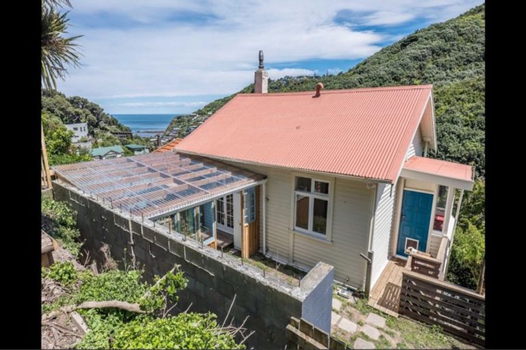 Photo of property in 175 Houghton Bay Road, Houghton Bay, Wellington, 6023