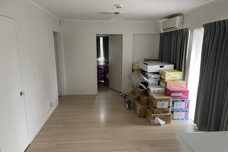 Photo of property in 6 Penlington Place, Karori, Wellington, 6012