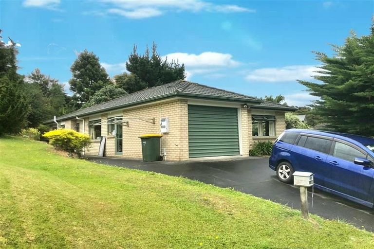 Photo of property in 86 Roberta Crescent, Orewa, 0931