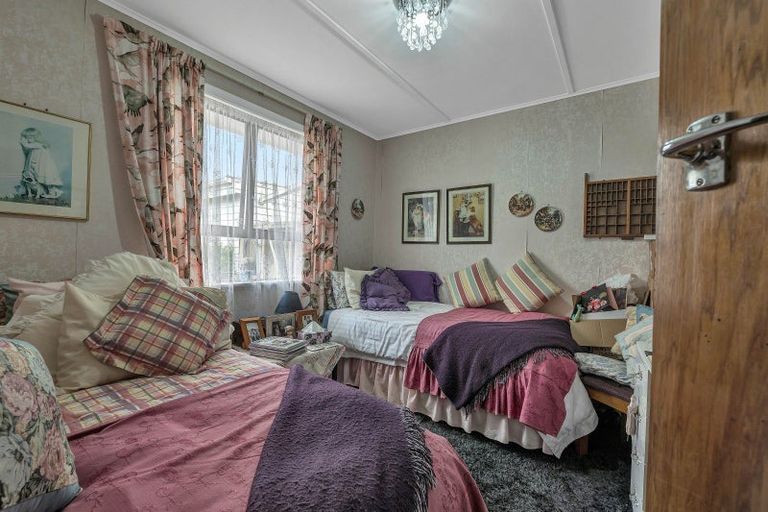 Photo of property in 21 Mills Street, Eltham, 4322