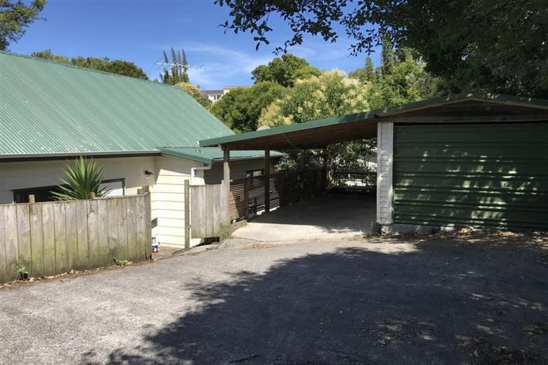 Photo of property in 5 Lysander Crescent, Beach Haven, Auckland, 0626