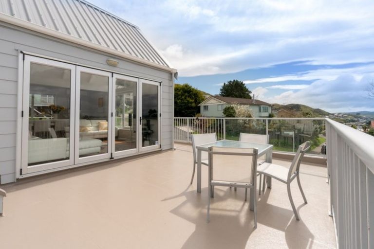 Photo of property in 9 Nalanda Crescent, Broadmeadows, Wellington, 6035