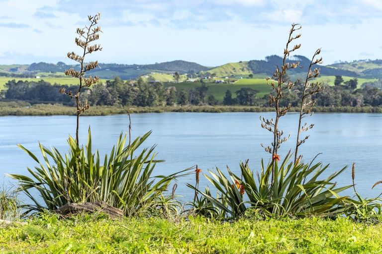 Photo of property in 17 Dem Road, Pahi, Paparoa, 0571