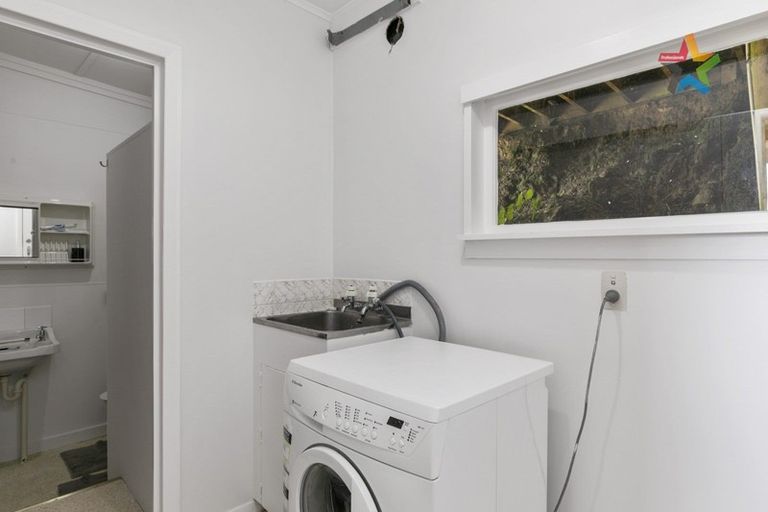 Photo of property in 89 Miromiro Road, Normandale, Lower Hutt, 5010