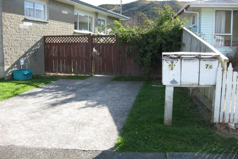 Photo of property in 7b Matthews Road, Wainuiomata, Lower Hutt, 5014