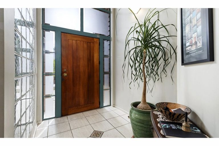 Photo of property in 127a Browns Bay Road, Browns Bay, Auckland, 0630