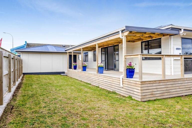 Photo of property in 25 Longfellow Road, Opunake, 4616